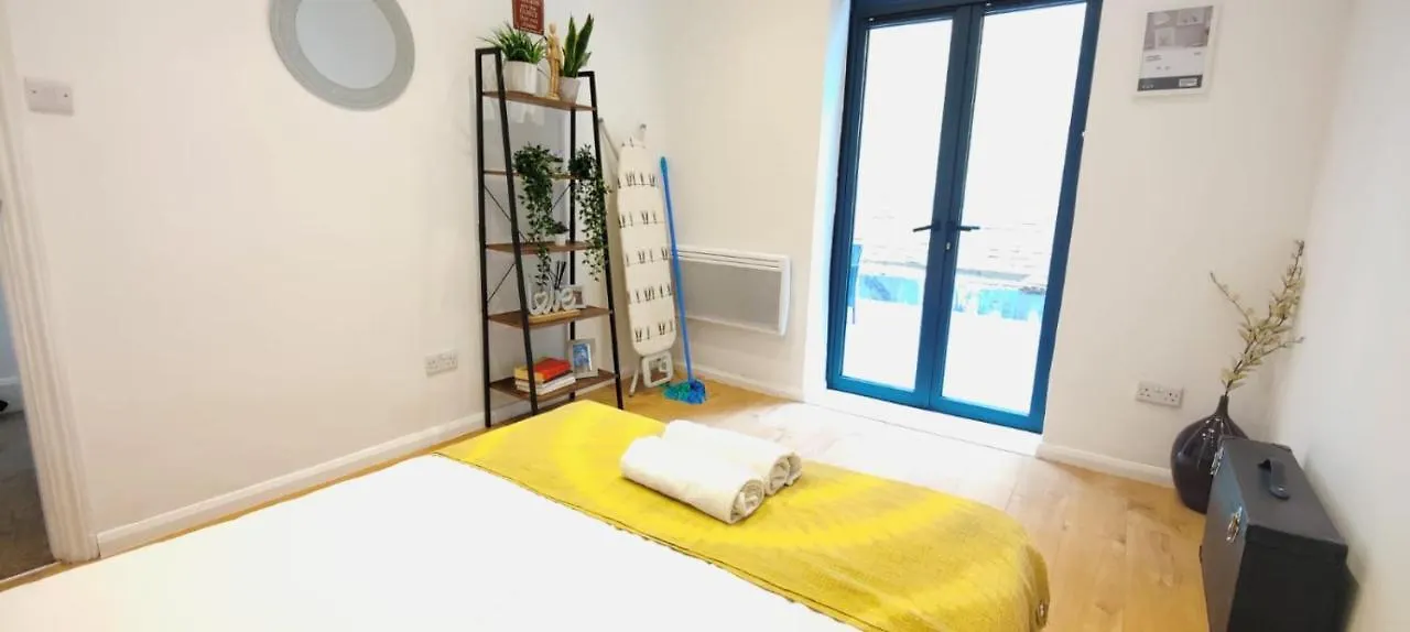 Spacious 3 Bed Flat Near Liverpool Street, Spitalfields ロンドン イギリス