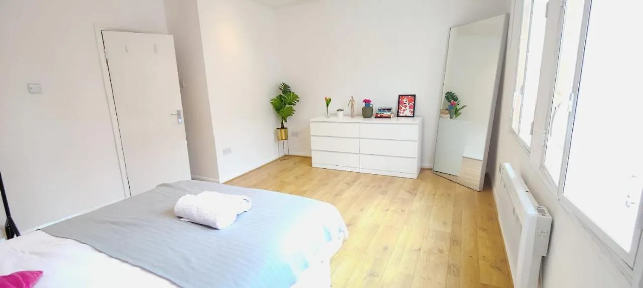 アパート Spacious 3 Bed Flat Near Liverpool Street, Spitalfields ロンドン