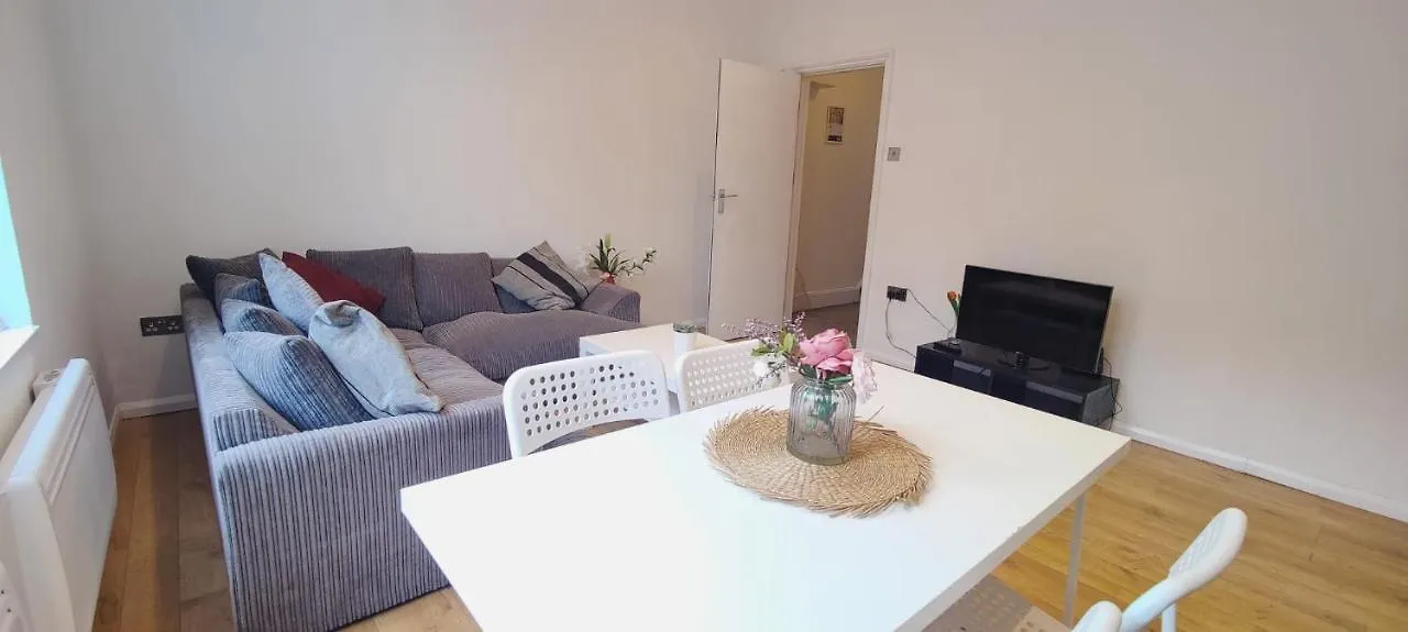 Spacious 3 Bed Flat Near Liverpool Street, Spitalfields ロンドン アパート