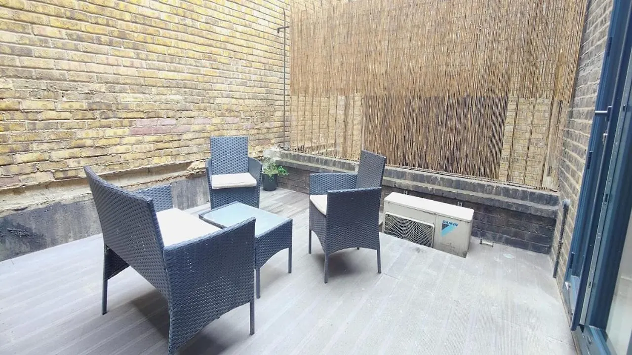 Spacious 3 Bed Flat Near Liverpool Street, Spitalfields contacts